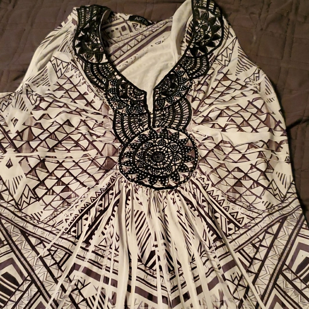 Apt 9 maxi, silky soft black and white dress